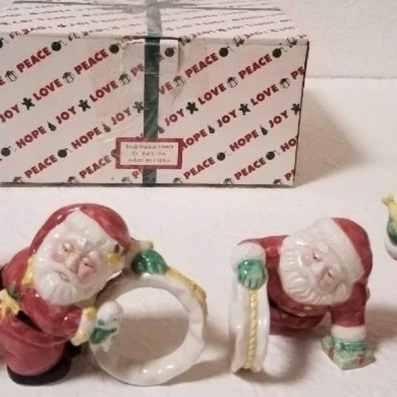 HOUSE OF LLOYD CHRISTMAS AROUND THE WORLD SET OF 4 SANTA NAPKIN RINGS 1996 NIB - Picture 5 of 5